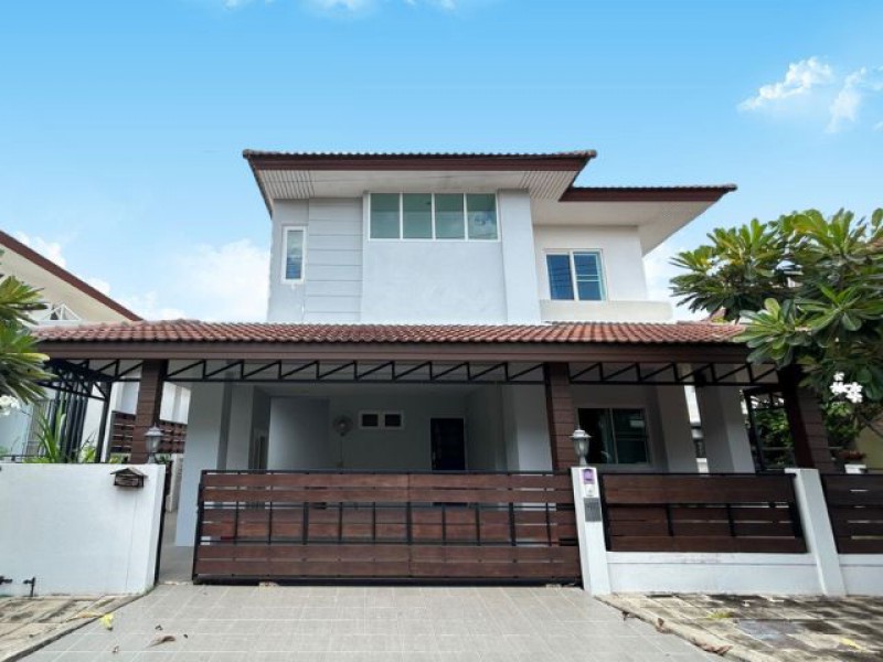 ขาย 4.9 ล้านบาท*The Urbana 1 (ดิ เออบาน่า 1)ถ. ซุปเปอร์ไฮเวย์ ต.ท่าศาลาพื้นที่ใช้สอยลงตัว พร้อมเครื่องใช้ไฟฟ้าครบ .รายละเอียดบ้าน• เนื้อที่ 54.4 ตร.ว.• บ้านเดี่ยว 2 ชั้น• 3 ห้องนอน• 3 ห้องน้ำ• 1 ห้องนั่งเล่น• 1 ห้องครัว• 1 ห้องอเนกประสงค์• จอดรถได้ 2 คัน• แอร์ทั้งหมด 6 ตัว• แอร์ภายในห้องครัว• ชั้น 2 มีแอร์ 3 ตัว• เครื่องทำน้ำอุ่น 2 เครื่อง.เครื่องใช้ไฟฟ้าครบตู้เย็นเตาอบไมโครเวฟเตาแก๊�