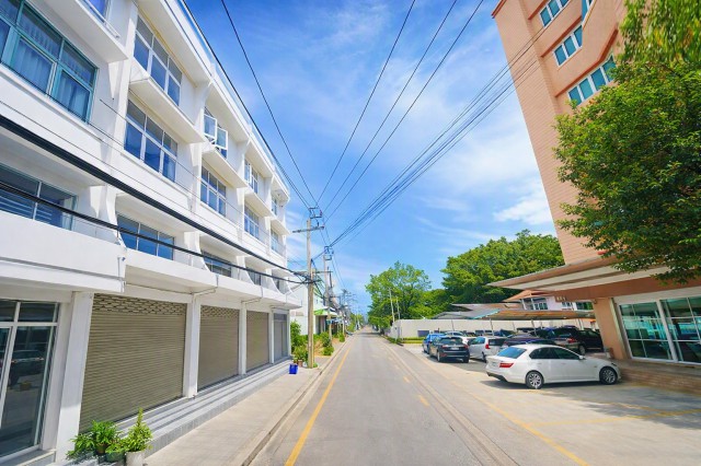 260905wannsoi ให้เช่า อาคารพาณิชย์ ใกล้ถ.ใหญ่ เพชรเกษม 108-116 ชั้นที่ 1 9999 บาทต่อเดือน ห้องนอน 3 ห้อง ห้องน้ำ 3 ห้อง ชั้นทั้งหมด 3 ชั้น