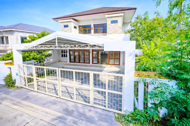 บ้านเดี่ยวให้เช่า 2 ชั้น 4 นอน 5 น้ำ ติดPan-Asia Inter Sch ตลาดราชพฤกษ์ 290 ม.เฉลิมพระเกียรติ ร.9  59-67 พื้นที่ 70 ตร.ว.หรือ 280 ตร.ม 16,999 B-M.ใกล้รร.นานาชาติแพนเอเชีย 800 ม.ทำเลดีย่านประเวศ สวนหลวง ร.9 เหมาะสำหรับอยู่อาศัย หรือทำสำนักงาน ใกล้แหล่งชุมชน ตลาด สถานศึกษา โรงพยาบาล และพื้นที่สีเขียว  เชื่อมต่อถนนหลัก และรถไฟฟ้าได้ง่ายรวดเร็วPan-Asia Inter Sch. Ratchaphruek Market 290 m. Chalerm Phra Kiat R.9 Soi59-67 2-story detached house for rent 4 bed 5 bath 70 sq.wa. or 280 sq.m. usable are
