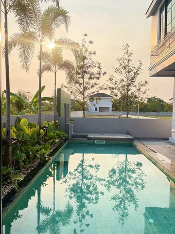 ราคาพิเศษ 9.9 ล้าน 76 ตรว. #โซนสารภี พูลวิลล่าหรู #สไตล์ยุโรปคลาสสิก พร้อมอยู่ #แปลงมุม สัมผัสบรรยากาศบ้านตะวันตกสุดหรู ใกล้เมือง เดินทางสะดวก บรรยากาศเงียบสงบ เป็นส่วนตัวรายละเอียดบ้านที่ดิน 76 ตารางวา  พื้นที่ใช้สอย 300 ตารางเมตร3 ห้องนอนใหญ่4 ห้องน้ำ พร้อมอ่างอาบน้ำห้องนั่งเล่นกว้างขวางครัวบิ้วอินหรู พร้อมเครื่องใช้ไฟฟ้าครบตกแต่งภายในทั้งหลัง สไตล์ร่วมสมั�