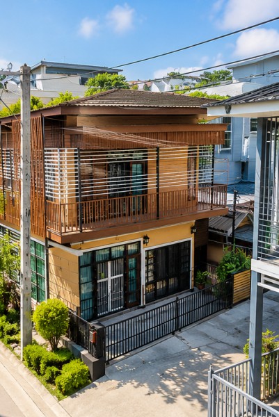 บ้านเดี่ยวหลังมุม 4นอน  กรุงเทพกรีฑา7 รถไฟฟ้าสายสีเหลือง ศรีกรีฑา 2.1 กม. 3น้ำ 40ตร.ว. 160ตร.ม. นานาชาติเวลลิงตันคอลเลจ 1.5 กม. 13,998 B-M. รามคำแหง60 Corner house 4beds Bangkok Kreetha7 Yellow Line MRT SriKreetha 2.1km. 3baths 40sq.wa. 160sq.m. Wellington College Inter Sch 1.5km. 13,998B-M. Ramkhamhaeng60. รามคำแหง60 ซอยกรุงเทพกรีฑา7 ถนนกรุงเทพกรีฑา แขวงหัวหมาก เขตบางกะปิ จังหวัดกรุงเทพมหานครขนาด 40 ตารางวา และ 160 ตารางเมตรSize 40 Square Wah and 160 Square Metersบ้านเดี่ยวหลังมุม 2 ชั้น พื้นที่กว้างขวาง บร�