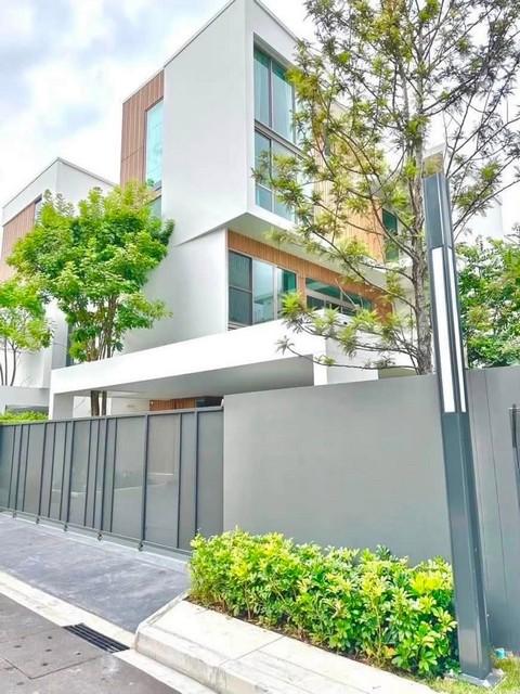 ให้เช่า ขายบ้านเดี่ยว โครงการ VIVE Krungthep Kreetha วีเว่ กรุงเทพกรีฑา ติด รร นานาชาติ Wellington และบรรยากาศสนามกอล์ฟ*** ราคาเช่า 160,000 บาท/เดือน ประกัน 2 เดือน ล่วงหน้า 1 เดือน สัญญาขั้นต่ำ 1 ปี*** ราคาขาย 32,000,000 บาท ค่าโอนคนละครึ่งติดต่อ คุณช่อผกา โทร 0616198565 LINE 0616198565สำรอง LINE 0812523279 ส่งลิ้งก์ไว้ได้เลยรหัส# T26-1170บ้านเดี่ยว 3 ชั้น โครงการ VIVE2 กรุงเทพกรีฑา ตกแต่งครบพร้อมเข้าอยู่- เนื้อที่ 77 ตรว.- พื้นที่ใช้สอ�