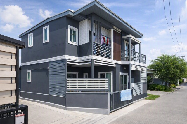 บ้านเดี่ยวหลังมุม 4นอน กรุงเทพกรีฑา7 รถไฟฟ้าสายสีเหลือง ศรีกรีฑา 2.1 กม. 3น้ำ 40ตร.ว. 160ตร.ม. นานาชาติเวลลิงตันคอลเลจ 1.5 กม. 13,998 B-M. รามคำแหง60 Corner house 4beds Bangkok Kreetha7 Yellow Line MRT SriKreetha 2.1km. 3baths 40sq.wa. 160sq.m. Wellington College Inter Sch 1.5km. 13,998B-M. Ramkhamhaeng60. รามคำแหง60 ซอยกรุงเทพกรีฑา7 ถนนกรุงเทพกรีฑา แขวงหัวหมาก เขตบางกะปิ จังหวัดกรุงเทพมหานครขนาด 40 ตารางวา และ 160 ตารางเมตรSize 40 Square Wah and 160 Square Metersบ้านเดี่ยวหลังมุม 2 ชั้น พื้นที่กว้างขวาง บร�