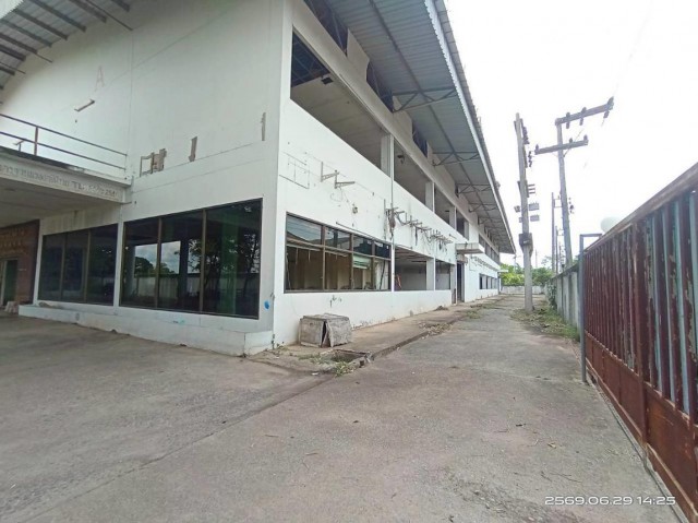 ขายโรงงาน มหาสารคาม ถนน สายบ้านโนนสีดา ตำบล แกดำ อำเภอ แกดำ จังหวัด มหาสารคาม  ถนน สายบ้านโนนสีดา - บ้านหนองเจริญ ตำบล แกดำ อำเภอ แกดำ จังหวัด มหาสารคาม  ราคาโปรโมชั่น 7,262,000 บาท    ลดจาก 9,954,000 บาท ราคาโปรโมชั่นตั้งแต่วันที่ 1 กรกฎาคม 2569 – 30 กันยายน 2569  รายละเอียดทรัพย์ -  เนื้อที่ 3 ไร่  พื้นที่ใช้สอย 3,708 ตร.ม. -  3 ห้องน้ำ -  บ้านหันไปทางทิศตะวันออกเฉียงเหนือ  พิกัดทรัพย์ : https://maps.app.goo.gl/LDh