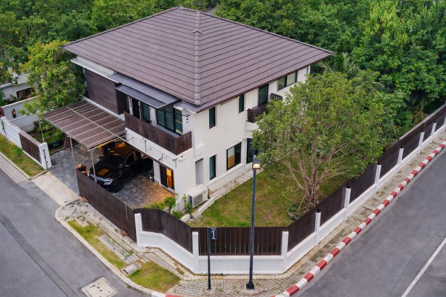 เลค วิว  บางนา-วงแหวน ราม 2 บ้านเดี่ยว 2 ชั้นหลังมุม 3 นอน 3 น้ำ  69 ตร.ว.  200 ตร.ม. 58,999 บาทต่อเดือน ม.รามคำแหง2  1กม. และเมกาบางนา 2.5 กม. รีโนเวทใหม่ ตกแต่งครบ พร้อมเฟอร์ฯ ทำเลดีริมถนนกาญจนาภิเษก เดินทางสะดวก เหมาะสำหรับอยู่อาศัยในทำเลบางนา   เลค วิว พาร์คLake View Bangna Outer Ring Road Ram 2 2-story corner house 3bed 3bath 69sq.wa. 200sq.m. 58,999 bpm near Ramkhamhaeng University2 1km. and Mega Bangna 2.5 km. newly renovated fully furnished good location on Kanchanaphisek Road convenient transportation ideal for living 58,999 baht per month Lake View Park** ขาย 8.9 ล้านบา�