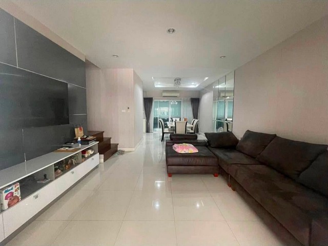 P765 ให้เช่าทาวน์โฮม ภณาสิริ เรสซิเด้นซ์ เกษตร-นวมินทร์ PANASIRI RESIDENCES KASET-NAWAMIN ซอยประเสริฐมนูกิจ29 ซอยมัยลาภราคาเช่า 38,000 บาท/เดือนติดต่อ คุณช่อผกา โทร 0616198565 LINE 0616198565สำรอง LINE 0812523279 ส่งลิ้งก์ไว้ได้เลย-ให้เช่าทาวน์โฮม ภณาสิริ เรสซิเด้นซ์ เกษตร-นวมินทร์ PANASIRI RESIDENCES KASET-NAWAMIN ซอยมัยลาภ-พื้นที่ใช้สอยภายในบ้าน 187 ตรม.-3 ห้องนอน -3 ห้องน้ำ -จอดรถได้ 2 คัน -หน้ากว้าง 5.5เมตร-เฟอร์นิเจอร์ครบ -ตามรูป มีที่ชาต�