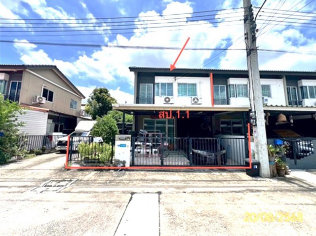 ขายทาวน์เฮ้าส์ปทุมธานี โครงการ บ้านพฤกษา 124    ซอย ภายในโครงการ ถนน เลียบคลอง 4 ฝั่งตะวันตก ตำบล คลองสี่ อำเภอ คลองหลวง จังหวัด ปทุมธานี  ราคา  1,900,000  บาท  ( ราคาต่อรองได้ )  รายละเอียดทรัพย์ -  เนื้อที่ 24.80 ตร.ว.   พื้นที่ใช้สอย 113.75 ตร.ม. -  3 ห้องนอน 2 ห้องน้ำ  -  1 ที่จอดรถ  -  บ้านหันไปทางทิศ เหนือ  พิกัดทรัพย์ :  https://maps.app.goo.gl/Jr6Mq8dNyRrpfC3r6  สถานที่ใกล้เคียง   - ตลาดคลองสี่เมืองใหม่ - บิ๊กซี รังสิต คลอ�