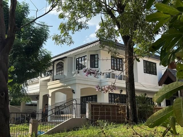 ให้เช่าบ้านเดี่ยว หมู่บ้านลดาวัลย์ ศรีนครินทร์ ซอยศรีด่าน 14 ตกแต่งสวยพร้อมเข้าอยู่ติดต่อ คุณช่อผกา โทร 0616198565 LINE 0616198565สำรอง LINE 0812523279 ส่งลิ้งก์ไว้ได้เลย- ให้เช่าบ้านเดี่ยว หมู่บ้านลดาวัลย์ ศรีนครินทร์ (ซอยศรีด่าน 14)- ขนาดที่ดิน 119 ตรว.- 4 ห้องนอน 5 ห้องน้ำ- 1 ห้องอเนกประสงค์- 1 ห้องแม่บ้าน 1 ห้องน้ำแม่บ้าน- จอดรถได้ 3 คันราคาเช่า 90,000 บาท/เดือนที่ตั้ง ซอย หมู่บ้านลัดดาวัลย์ ตำบล �