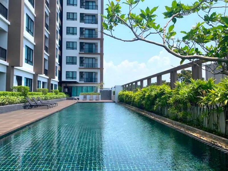 TEL:088-559 5199 คุณเอLine:https://line.me/ti/p/C0eGe0whLXให้เช่า The Sky Condo Srirachaทำเลใจกลางศรีราชา ใกล้สุขุมวิท เดินทางสะดวก ค่าเช่า: 15,000 บาท/เดือนมัดจำ 2 เดือน - ล่วงหน้า 1 เดือนชั้น 16 วิวเมือง วิวเขาพื้นที่: 48 ตร.ม.1 ห้องนอน 1 ห้องน้ำชั้นสูง วิวเมือง โปร่ง โล่งสบายห้องมุม ครัวปิด แยกโซนชัดเจนเฟอร์นิเจอร์ครบ เครื่องใช้ไฟฟ้าพร้อมเข้าอยู่ใกล้สถานที่สำคัญ:* โรบินสัน ศรีราชา* รพ.พญาไท ศรีราชา* J-Park, AEON Mall* นิคมฯ แหล
