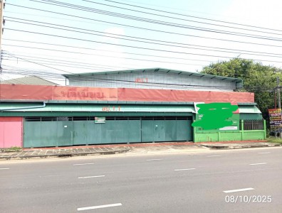 ขาย บ้านเดี่ยว/ทาวน์เฮ้าส์/คอนโด โกดัง สุรินทร์  ถนน สายสุรินทร์ - ท่าตูม (ทล.214) ตำบล ในเมือง อำเภอ เมืองสุรินทร์ จังหวัด สุรินทร์  ราคาโปรโมชั่น   17,556,000   บาท    ลดจาก    22,714,000  บาท ราคาโปรโมชั่นตั้งแต่วันที่ 1 กรกฎาคม 2569 – 30 กันยายน 2569  รายละเอียดทรัพย์ -  เนื้อที่ 317  ตารางวา  พื้นที่ใช้สอย 1322 ตารางเมตร -  บ้านหันไปทางทิศ ตะวันออกเฉียงเหนือ  พิกัดทรัพย์ : https://maps.app.goo.gl/F8qfgsbkcRUKVPFZ7  สถานที่ใกล้เ