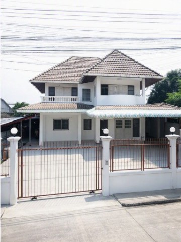 ใกล้ม.ศิลปากร 1 กม. สำนักงานที่ดิน นครปฐม 850 ม.ลำพยา เมืองนครปฐม ให้เช่าบ้านเดี่ยว 2 ชั้น 5นอน 2 น้ำ ใกล้ม.ศิลปากร 1 กม. 15,999 บาท/เดือน ที่ดิน 130 ตร.วา.พื้นที่ใช้สอย 300 ตร.ม.พร้อมบริเวณบ้าน และโรงจอดรถมีหลังคา เหมาะอยู่อาศัย โฮมออฟฟิศ หรือทำธุรกิจที่ต้องการพื้นที่กว้าง ทำเลชุมชน เดินทางสะดวก ใกล้ตลาด ร้านค้า สถานพยาบาล และสถานศึกษาหลายแห่ง 1 km from Silpakorn University. near NakhonPathom Land Office 5bed 2-story detached hou