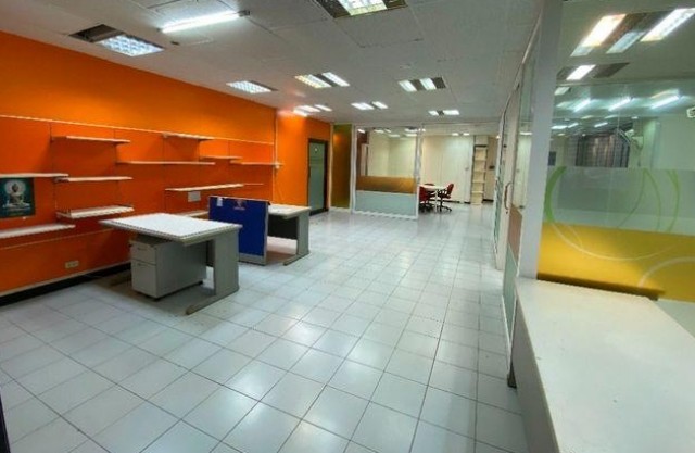 ออฟฟิศ บางนา country complexขนาดพื้นที่ 178.89 ตร.ม.ห้องครัวขนาดเล็ก ห้องประชุมสำหรับ 10 คน ห้องรับแขกห้องทำงานกระจก 2 ห้อง มีเฟอนิเจอร์ให้บางส่วนห้องเก็บของมีที่จอดรถยนต์ 1 คันขนาดพื้นที่ 178.89 ตร.ม.ห้องครัวขนาดเล็ก ห้องประชุมสำหรับ 10 คน ห้องรับแขกห้องทำงานกระจก 2 ห้อง มีเฟอนิเจอร์ให้บางส่วนห้องเก็บของมีที่จอดรถยนต์ 1 คัน
