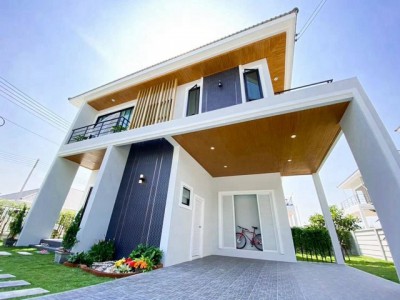 #ขายบ้านเดี่ยวเนินพระเมืองระยอง????ลดพิเศษกว่า 2 ล้านบาท!!!!???? โปรโมชั่นพิเศษเฉพาะเดือนกันยายน 2569 เท่านั้น!????โซนกรอกยายชา-เนินพระ อำเภอเมือง จังหวัดระยอง✨ แบบบ้าน M+ MONALISA???? 4 ห้องนอน | ???? 3 ห้องน้ำ???? 2 ห้องนั่งเล่น | ???? 1 ห้องครัว???? 2 ที่จอดรถ???? ส่วนกลางครบ???? สระว่ายน้ำ????️ ฟิตเนส???? สวนและพื้นที่พักผ่อนภายในโครงการ????ราคาขายเหลือเพียง 4.69 ล้านบาท❌จากราคาปกติ 6.79 ล้านบาท⭐ ราคาพิเศษเ�