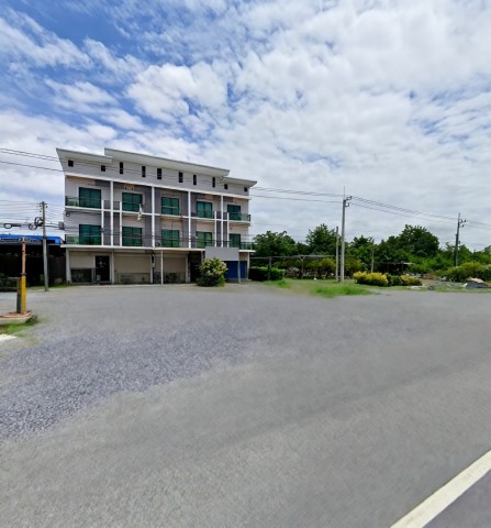 ขายอาคารพาณิชย์ 3 ชั้น ติดถนนเลี่ยงเมืองสระบุรี (ถนน 362)เจ้าของขายเอง เหลือเพียง 1 คูหาสุดท้ายคูหาที่ขายคือ คูหาที่ 2 จากซ้าย ตามภาพที่แนบราคา 3,700,000 บาทรวมค่าโอนแล้วรายละเอียดอาคาร* เนื้อที่ 17 ตร.ว.* หน้ากว้าง 4 เมตร × ลึก 14 เมตร* พื้นที่ใช้สอย 164 ตร.ม.* อาคาร 3 ชั้น* 4 ห้องนอน* 3 ห้องน้ำ* เหมาะสำหรับทำธุรกิจ ค้าขาย หรืออยู่อาศัยสาธารณูปโภค* น้ำประปาจากมวกเหล็ก น้ำสะอาด ไม่มีป