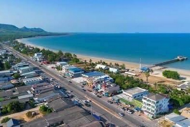 ตารางวาละ 46220 บาท ที่ดินติดทะเล สะพลี จ.ชุมพร ใกล้ หาดทุ่งวัวแล่น ทำเลท่องเที่ยวเหมาะทำ รีสอร์ท / คาเฟ่ / บ้านพักตากอากาศ ขนาด 119 ตร.วา  5.5 ลบ. และ 145 ตร.วา 6.6 ลบ. 2 แปลงติดกัน 264 ตารางวา  ไฟฟ้า ประปาพร้อม  ใกล้สนามบินชุมพร 18 กม. ใกล้ตัวเมือง 19 กม.   ที่ดินติดทะเลหายาก รีบจับจองก่อนพลาด โอกาสครอบครองที่ดินติดทะเลแท้ ในทำเลท่องเที่ยวยอดนิยมของจังหวัดชุมพรรองรับการลงทุนระยะยา�