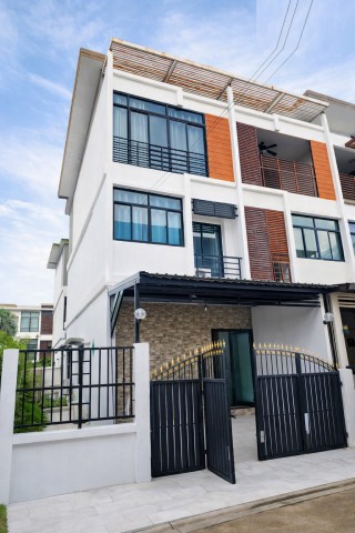 กัลปพฤกษ์ สาทร ขาย-เช่าทาวน์โฮม 3ชั้นหลังมุม 3นอน ตลาดสำเพ็ง2 3น้ำ MRT หลักสอง 1 กม.  ใกล้ เดอะมอลล์ บางแค 900 ม. พื้นที่ใช้สอย 22 ตร.ว. 220 ตร.ม.23,999 B-M.ขาย 4.49 ลบ. กัลปพฤกษ์ บ้านติดคลับเฮาส์ บรรยากาศเป็นส่วนตัว เดินทางสะดวก ติดถนนหลักกาญจนาภิเษก Kanlapaphruek Sathon For sale or rent 3story corner townhome 3bed Sampeng2 Market 3bath MRT LakSong 1km. near The Mall Bangkae 900m. 220 sq.m. usable area 23,999 B-M Sale price 4.49 M-M Kanlapaphruek area house next to clubhouse private atmosphere convenient transportation close to Kanchanaphisek main roadVDO 1minshttps://youtube.com/shorts/Y9Xookgt3EAถนนกาญจน�