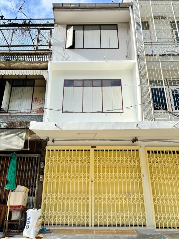อาคารพาณิชย์ 3ชั้น 4นอน  เยาวราช วัดสระเกศ บำรุงเมือง รพ.หัวเฉียว 2น้ำ MRT วัดมังกร 955ม.ใกล้รพ.ธนบุรีบำรุงเมือง 450 ม.และคลองถม 1 กม.พื้นที่รวม 105 ตร.ม. เหมาะอยู่อาศัย ทำออฟฟิศ Airbnb หรือทำธุรกิจ ทำเลใจกลางเมือง เดินทางสะดวก  เชื่อมต่อย่านการค้าเก่าแก่ คลองถม เยาวราช และย่านธุรกิจสำคัญของกรุงเทพฯ 18,998บาท/เดือน HuaChiew Hospital. 3-story commercial building MRT WatMangkon 955m Yaowarat WatSaket BamrungMueang in the Khlong Thom Yaowarat Bamrung Mueang area featuring 4 bed 2 bath and 105 sq.
