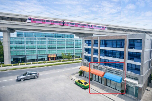 MRT ราชภัฏพระนคร 999ม.ให้เช่าอาคารพาณิชย์ ชั้น 1 ทำเลดี  เหมาะกับสำนักงาน คลินิก ร้านทำผม ร้านสปา กวดวิชา 8,999 B-M 2 นอน 2 น้ำ เซ็นทรัล รามอินทรา 2.5 กม.รร.นานาชาติ ฮาร์โรว์ 6 กม. 20 ตร.วา.80 ตร.ม.หาของกินสะดวก เดินทางง่าย ถ.แจ้งวัฒนะ พหลโยธิน MRT Rajabhat Phranakhon 9999m. Commercial building for rent 1st floor Harrow International School 6 km.20 sq.wa.80 sq.m.Good location suitable for office clinic hair salon spa tutoring 9,999 B-M 2 bed 2 bath Central Ramintra 2.5 km.Convenient to find food easy to travel Chaeng Watthana Road. Phahon Yothinถ.แจ้งวัฒนะ พหลโยธิน วิภาวดีรัง�