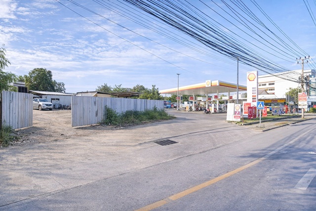 ใกล้โรงพยาบาลจุฬารัตน์ 3 อินเตอร์ 200 ม. ที่ดินให้เช่าบางพลี 175 ตร.ว. 700 ตร.ม. ตรงข้ามโรงแรมเลอทาน่า และดูโฮม เทพารักษ์ 650 ม. ทำเลติดถนนเทพารักษ์ เหมาะทำโกดัง สำนักงาน ลานจอดรถ ศูนย์กระจายสินค้า หรือธุรกิจส่วนตัว ราคา 9,999 บาท/เดือนLand for rent in Bang Phli 175 sq.wah, 700 sq.m., opposite Le Thanat Hotel, only 200 m. from Chularat 3 International Hospital and 650 m. from DoHome Thepharak. Prime location on Thepharak Road, suitable for warehouse, office, parking area, distribution center or private business. Rent 9,999 Baht/month.ถนนเทพารักษ์ ตำบลบางพลีใหญ่ อ�