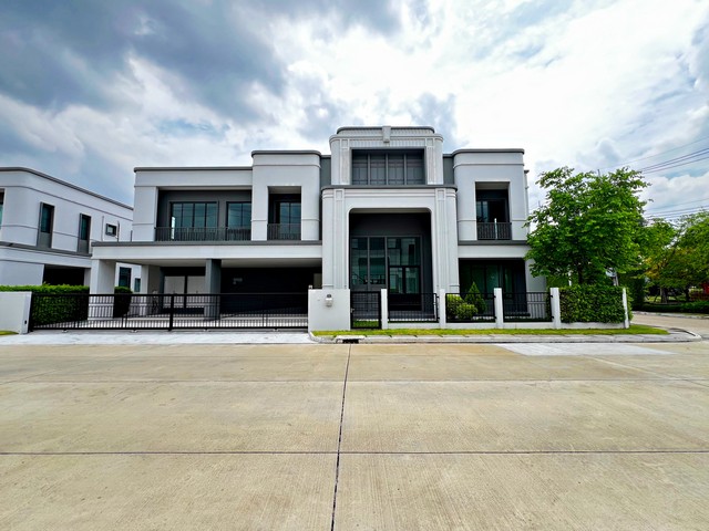 ขายบ้านหรุ โครงการ Setthasiri วงแหวน - จตุโชติ  บ้านหลังมุม ตรงข้ามสวนโครงการ  บ้านหลังมุม + ตรงข้ามสวน + พื้นที่ใช้สอยประมาณ 500 ตร.ม. + 5 ห้องนอน 6 ห้องน้ำ + จอด 4 คัน + EV Chargerรายละเอียดทรัพย์ - หลังมุม ตรงข้ามสวนสาธารณะโครงการ - ขนาดที่ดิน 138 ตารางวา พื้นที่ใช้สอย 500 ตารางเมตร- แบบบ้านมี 5 ห้องนอน 6 ห้องน้ำ 1 ห้องโถงรับรองแขก และ พื้นที่สำหรับ Family’s room ที่ชั้น 2 พร้อมพื้นที่รับประทานอาหาร  -