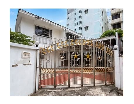 ให้เช่าบ้านเดี่ยว 2 ชั้น 3 ห้องนอน ลาดพร้าว 132 เข้าทางลาดพร้าว 130 และรามคำแหง 81 ได้ ใกล้เดอะมอลล์บางกะปิ *** ราคาเช่า 24,000 บาท/เดือนติดต่อ::  ชยา โทร/ID Line:: 0942823961   Link Line:: https://line.me/ti/p/3xFA1An8Kcรหัส# T26-1283บ้านเดี่ยว 2 ชั้น ลาดพร้าว 132 เข้าทางลาดพร้าว 130 และรามคำแหง 81 ได้ ใกล้เดอะมอลล์บางกะปิ o ขนาด 42 ตร.ว.o พื้นที่ใช้สอย 168 ตร.ม.o 3 ห้องนอน 2 ห้องน้ำo ห้องครัวo ที่จอดรถ 2 คันo ซอยลาดพร้าว 132 ตรอก 3 (เข้าทางซอยลาดพ�