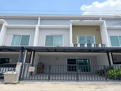 ขายทาวน์เฮ้าส์ โมดิ วิลล่า บางใหญ่ | 4 นอน 2 น้ำ .TPI-3463.ทาวน์เฮ้าส์ 2 ชั้น ทำเลบางแม่นาง จ.นนทบุรี หน้ากว้าง 5.7 ม. เนื้อที่ 20.70 ตร.ว. พื้นที่ใช้สอย 138 ตร.ม. ต่อเติมพร้อมใช้งาน จอดรถ 2 คัน.ที่ตั้ง 88/76 ถนนคอกวัว-โรงโฟม ต.บางแม่นาง อ.บางใหญ่ จ.นนทบุรี 11140 พิกัด: https://maps.app.goo.gl/VGkJoumJqhL8Cqjp6.รายละเอียดทรัพย์ ✅ ทาวน์เฮ้าส์ 2 ชั้น | 20.70 ตร.ว. ✅ หน้ากว้าง 5.7 ม. | พื้นที่ใช้สอย 138 ตร.ม. ✅ 4 ห้องนอน | 2 ห้องน้ำ | 1 ห้องรับแขก