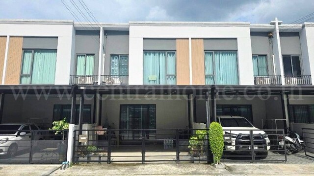 รหัสทรัพย์ : N1396ทาวน์โฮม 2 ชั้น พลีโน่ วิภาวดี-ดอนเมือง บ้านสวย ทำเลดี ใกล้สนามบินดอนเมืองที่ตั้ง : ถนนหลักหก ตำบลหลักหก อำเภอเมืองปทุมธานี จังหวัดปทุมธานี 12000รายละเอียดทรัพย์- ทาวน์โฮม&nbsp;2&nbsp;ชั้น ขนาดพื้นที่ 21.5 ตารางวา พื้นที่ใช้สอย 130 ตารางเมตร- 3&nbsp;ห้องนอน, 2&nbsp;ห้องน้ำ,&nbsp;1 ห้องรับแขก,&nbsp;1 ห้องครัว, 2 ที่จอดรถ- แอร์ 1 เครื่อง, ปั๊มน้ำ+แท็งก์น้ำ 1 ชุด, ผ้าม่าน เฟอร์นิเจอร์บางส่�