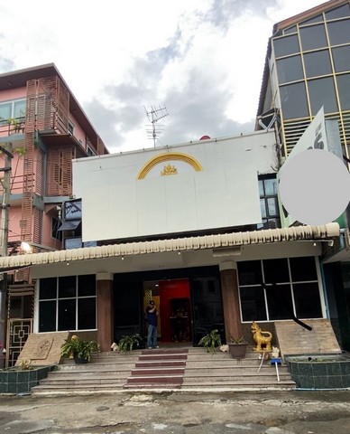 ตอบโจทย์กลุ่มธุรกิจสถานบันเทิง, ผับ, บาร์,โชว์รูม หรือ Entertainment Complex สภาพอาคารกว้างขวาง ปรับเปลี่ยนฟังก์ชันได้หลากหลาย พร้อมรองรับการเติบโตของทำเลในอนาคตจุดเด่นและรายละเอียดทรัพย์ขนาดเนื้อที่: ประมาณ 200 ตารางวาต้วอาจารเง้วเลิม ห้อสายดได้สั้นลอย เพดานสูงให้ความรู้สึกโปร่งสบาย สไตล์หอประชุมขนาดใหญ่พระประแดงการเดินทาง: เข้าซอยจากถนนนครเขื่อนขันธ์ เพียง60 เ�