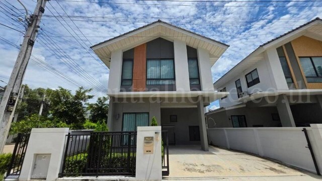 รหัสทรัพย์&nbsp; N1484บ้านแฝด 38 ตรว. หมู่บ้าน เพอร์เฟค พาร์ค ราชพฤกษ์-346 หลังมุม บ้านสวย ทำเลดีที่ตั้ง :&nbsp;ถนนราชพฤกษ์ ตำบลบางเดื่อ&nbsp;อำเภอเมือง&nbsp;จังหวัดปทุมธานี 12000รายละเอียดทรัพย์- พัฒนาโครงการโดย บริษัท พร็อพเพอร์ตี้ เพอร์เฟค จำกัด (มหาชน)-&nbsp;บ้านแฝด 2 ชั้น เนื้อที่ดิน&nbsp;38&nbsp;ตารางวา พื้นที่ใช้สอย&nbsp;141&nbsp;ตารางเมตร- 3&nbsp;ห้องนอน, 2&nbsp;ห้องน้ำ,&nbsp;2 ที่จอดรถ, 1&nbsp;ห้องนั่งเล่น, 1&nbsp;ห้องทา�