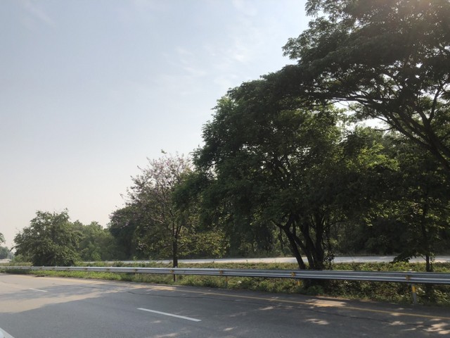 ขายที่ดิน ติดAH1 สวยมากมาย ติดถนนพหลโยธิน ถนนเอเซีย แปลงที่ดินรูปสี่เหลี่ยมผืนผ้า เนื้อที่ 3-1-40 ไร่ โฉนดที่ดินเลขที่ 11317 ต.ตากออก อ.บ้านตาก จ.ตาก  ผ่อนตรงกับเจ้าของได้  เช่า 4000 บาท/ไร่/ปี  แบ่งโฉนดขาย ไร่ละ 1,800,000 บาท ค่าใช้จ่ายวันโอนคนละครึ่ง  แบ่งโฉนดขาย ติดถนนสายหลักใหญ่ของแผนที่ประเทศไทยเส้นทางหลักขึ้นสายเหนือ AH1 ที่สวยติดถนนพหลโยธิน  ที่ดินติดถนนเอเซีย AH1  หน้ากว้