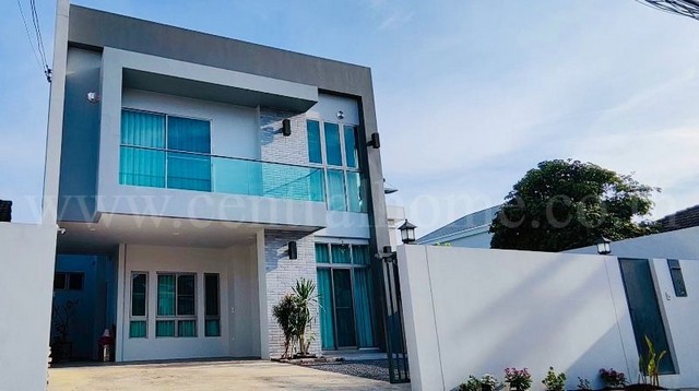 รหัสทรัพย์&nbsp; : 6914&nbsp;บ้านเดี่ยว&nbsp;มือ 1 บ้านสุดจิตต์นิเวศน์ ท่าข้าม 4 บางขุนเทียน บ้านสวย ทำเลดีมากที่ตั้ง :&nbsp;ซอยท่าข้าม 4 แขวงแสมดำ&nbsp;เขตบางขุนเทียน กรุงเทพมหานคร 10150รายละเอียดทรัพย์- บ้านเดี่ยว&nbsp;2 ชั้น เนื้อที่ 60 ตารางวา&nbsp;พื้นที่ใช้สอย 200 ตารางเมตร- 4 ห้องนอน, 3 ห้องน้ำ, (ชั้นบน 3 ห้องนอน, ชั้นล่าง 1 ห้องนอน)- 1 ห้องครัว, 2 ที่จอดรถ- บ้านเงียบสงบ ใกล้เซ็นทรัลพระราม 2- หน้าบ้านห�