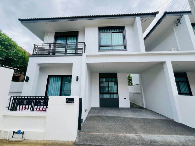 ให้เช่า 30,000/เดือน* บ้านสร้างใหม่ โซนกาดฝรั่ง หางดง สไตล์ Contemporary Modern | Full Furnitureห่างจากกาดฝรั่ง Village เพียง 500 เมตรทำเลดี เดินทางสะดวกน้ำไม่ท่วม.รายละเอียดบ้าน• บ้านแฝดสร้างใหม่• 3 ห้องนอน• 3 ห้องน้ำ• ที่จอดรถ 2 คัน• วัสดุคุณภาพดี• สุขภัณฑ์ Cotto• ไม่มีค่าส่วนกลาง (นอกจัดสรร).จุดเด่นบ้านสร้างใหม่ สไตล์ Contemporary Modernเฟอร์นิเจอร์ครบ พร้อมเข้าอยู่ทำเลน้ำไม่ท่วมเดินทางสะดวกใกล้กาดฝรั่