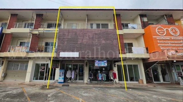 รหัสทรัพย์&nbsp;N1635ให้เช่า โฮมออฟฟิศ 3 ชั้น 2 คูหา 360 ตารางเมตร ติดถนนสุขุมวิท ตรงข้ามโรงกลั่นน้ำมัน IRPC ระยอง ราคาถูกที่ตั้ง :&nbsp;ถนนสุขุมวิท ตำบลเชิงเนิน&nbsp;อำเภอเมืองระยอง จังหวัดระยอง 21000รายละเอียดทรัพย์-&nbsp;โฮมออฟฟิศ 3 ชั้น 2 คูหา เนื้อที่ดิน&nbsp;42&nbsp;ตารางวา พื้นที่ใช้สอย&nbsp;360&nbsp;ตารางเมตร- 8&nbsp;ห้องนอน, 8&nbsp;ห้องน้ำ,&nbsp;8 ที่จอดรถ, 1 ห้องรับแขก, 1&nbsp;ห้องนั่งเล่น, 1&nbsp;ห้องทานข้าว, 1 ห้องครัว