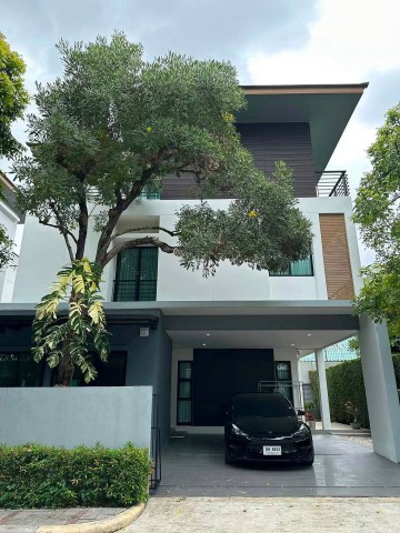 AOM 3127 บ้านเดี่ยว 3 ชั้น หลังใหญ่ ทำเลดี – หมู่บ้านลุมพินี สวนหลวง ร.9บ้านเดี่ยวพื้นที่กว้างขวาง เป็นส่วนตัว ตอบโจทย์ครอบครัวใหญ่ Expat และชาวต่างชาติ มาพร้อมบริการดูแลบ้านให้ครบครันแบบ Hassle-Free เข้าอยู่ได้ทันทีโดยไม่ต้องกังวลเรื่องการดูแลรักษา ค่าเช่า: 95,000 บาท / เดือน มัดจำ 2 เดือน จ่ายล่วงหน้า 1 เดือน สัญญา 1 ปี รายละเอียดตัวบ้าน: พื้นที่ใช้สอย: 310 ตารางเมตร  ฟังก์ชั่น: 4 ห้�