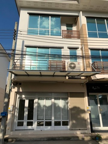 RT02266 ทาวน์โฮม 3 ชั้นหลังมุม  ตกแต่งแล้ว หลังบุญถาวร โครงการทาวน์พลัสเกษตรนวมินทร์โครงการทาวน์พลัสเกษตรนวมินทร์ที่ตั้ง ถนน คลองลำเจียก แขวง นวลจันทร์ เขต บึงกุ่ม กรุงเทพมหานคร 10230ทาวน์โฮม 3 ชั้น 20 ตารางวา 200 ตรม ฃ3 ห้องนอน 3 ห้องน้ำ  ติดแอร์ 3 ตัวตกแต่งกั้นห้องเหมาะทำออฟฟิศราคาเช่า 30,000/ เดือนรับสัญญาบุคลเท่านั้นTown Plus Kaset-Nawamin ProjectLocation: Khlong Lamchiak Road, Nuanchan Subdistrict, Bueng Kum District, Bangkok 102303-story townhome; land size 20 sq. w