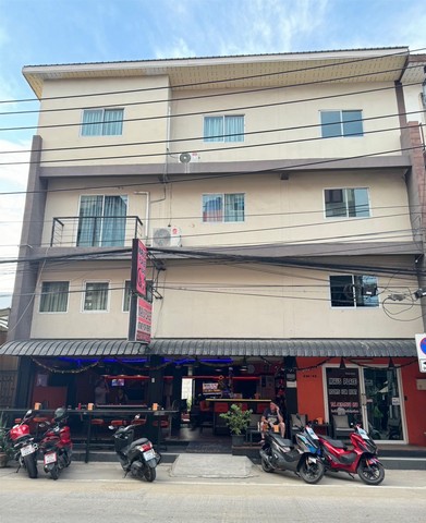 ขายกิจการ Guest House พัทยาขายเกสเฮ้าส์นาจอมเทียนห่างริมหาดจอมเทียน เพียง 100 เมตรเมืองพัทยา อ.บางละมุง จ.ชลบุรี ติดถนนวัดบุญกัญจนาราม(ซอยโรงแรมแกรนด์จอมเทียน) รายละเอียด- เนื้อที่  32 ตารางวา - 4 ชั้น 3 ห้องนอน 4 ห้องน้ำ (ห้องน้ำในตัวทุกชั้น)- ตกแต่งพร้อมดำเนินกิจการต่อได้เลย - แอร์  ตู้เสื้อผ้า ชุดครัวพร้อมซิงค์ล้างจาน ไมโครเวฟ ทีวี - ด้านล่างแบ่งพื้นที่ให้เช่าเป็นบาร์  �