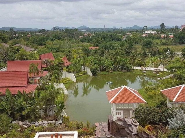 ขายที่ดินห้วยใหญ่เขาชีจรรย์พัทยาที่ดินบางละมุงห้วยใหญ่ ที่ดินชลบุรีวิวสวย บรรยากาศดี ราคาดี ต.ห้วยใหญ่ อ.บางละมุง จ.ชลบุรี รายละเอียด- ผังเมืองเป็นสีส้ม- มีสิ่งปลูกสร้างเป็นรีสอร์ท- เนื้อที่ 13 ไร่ 3 งาน 96 ตร.ว- โฉนดปลอดภาระ สถานที่ใกล้เคียง- ตลาดน้ำพัทยา 7 กม.- หาดจอมเทียน 9.6 กม.- หาดดงตาล 10.6 กม.-  ถนนคนเดิน 14.8 กม.- เซ็นทรัลเฟสติวัลพัทยา 15 กม.- หาดพัทยา 15.9 กม.- หาดตาแหวน 16.2 กม.- 