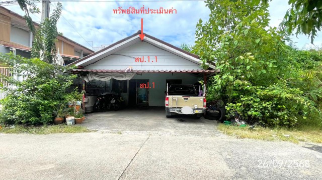 ขายบ้านเดี่ยวปทุมธานี อำเภอคลองหลวง    ซอย คลองหกตะวันตก 39 (ซอยบุลสุข) ถนน เลียบคลองหกฝั่งตะวันตก ตำบล คลองหก อำเภอ คลองหลวง จังหวัด ปทุมธานี  ราคา  1,075,000   บาท  ( ราคาต่อรองได้ )  รายละเอียดทรัพย์ -  เนื้อที่ 50.00 ตร.ว.   พื้นที่ใช้สอย 123.50 ตร.ม. -  2 ห้องนอน 1 ห้องน้ำ   -  1 ที่จอดรถ  -  บ้านหันไปทางทิศ  พิกัดทรัพย์ :  https://maps.app.goo.gl/HWkRP3cdWAbGeS356  สถานที่ใกล้เคียง   - โรงพยาบาลคลองหลวง - ตลาดนัดมาลีรมย์ คล�