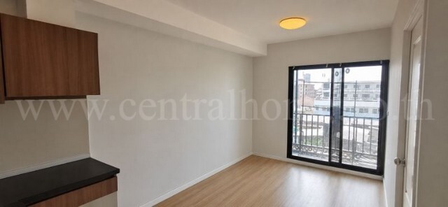 รหัสทรัพย์ : N1230คอนโด 624 คอนโดเลต รัชดา 36 ชั้น 5 ทำเลดี ห้องสวย ราคาถูกที่ตั้ง : ถนนรัชดา แขวงจันทรเกษม เขตจตุจักร กรุงเทพมหานคร 10900รายละเอียดทรัพย์&nbsp;- พัฒนาโครงการโดย บริษัท พฤกษา เรียลเอสเตท จํากัด (มหาชน)- คอนโด Low Rise สูง 8 ชั้น ห้องขนาด 28.46 ตารางเมตร เพดานห้องสูง 2.55 เมตร&nbsp;- ห้องพักอาศัย 486 ยูนิต ห้องอยู่ชั้น 5 อาคาร B&nbsp;เป็นแบบห้อง&nbsp;1B-2A (North View)- 1 ห้องนอน, 1 ห้องน้ำ, พร้อมเคาน์เตอร์ค