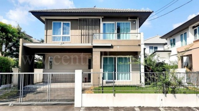 รหัสทรัพย์ : 6955ให้เช่า บ้านเดี่ยว หมู่บ้าน ชัยพฤกษ์ ปิ่นเกล้า - กาญจนาฯ บ้านสวย พร้อมอยู่ ราคาถูกที่สุดในโครงการที่ตั้ง : ถนนบางใหญ่-บางคูลัด ตำบลบางใหญ่ อำเภอบางใหญ่ จังหวัดนนทบุรี 11140รายละเอียดทรัพย์- พัฒนาโครงการ โดย บริษัท แลนด์แอนด์เฮ้าส์ จำกัด (มหาชน)- บ้านเดี่ยว 2 ชั้น หลังมุม ขนาดพื้นที่ 54 ตารางวา พื้นที่ใช้สอย 136 ตารางเมตร- 3 ห้องนอน, 3 ห้องน้ำ, 1 ห้องรับแขก, 1 ห้�