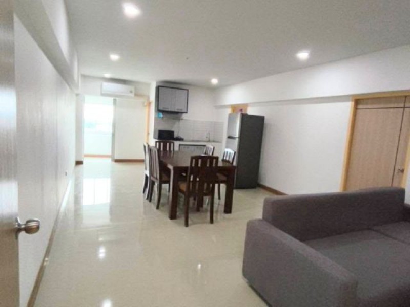 ให้เช่า 14,500/เดือน* อังเกต พาวิเลี่ยน (2 ห้องนอน)รีโนเวทใหม่ทั้งห้อง พร้อมเฟอร์ฯ ใกล้กงศุลอเมริกา, รพ.กรุงเทพเชียงใหม่, .รายละเอียดห้องพื้นที่ 76 ตารางเมตร2 ห้องนอน2 ห้องน้ำ1 ห้องนั่งเล่น1 ห้องครัว.• เตียงขนาด 6 ฟุต จำนวน 3 เตียง รองรับได้ถึง 6 คน• รีโนเวทใหม่ทั้งห้อง• เฟอร์นิเจอร์ครบ พร้อมเครื่องใช้ไฟฟ้าครบครัน• หิ้วกระเป๋าเข้าอยู่ได้เลย.ทำเลดี ใกล้ทุกจุดสำคัญ• ใกล�