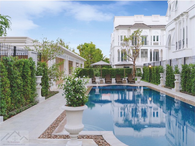 ให้เช่าทาวน์โฮม 3 ชั้น 3 ห้องนอน ลีออง สุขมวิท 62 Leon Sukhumvit 62 ใกล้ BTS บางจาก ใกล้ทางด่วน *** ราคาเช่า 68,000 บาท/เดือน  ติดต่อ::  ชยา โทร/ID Line:: 0942823961   Link Line:: https://line.me/ti/p/3xFA1An8Kcรหัส# T26-537ทาวน์โฮม 3 ชั้น ลีออง สุขมวิท 62 Leon Sukhumvit 62 ใกล้ BTS บางจาก  ๐ พื้นที่ใช้สอย 218  ตร.ม.๐ 3 ห้องนอน 3 ห้องน้ำ๐ 1 ห้องนั่งเล่น  Walk-in Closet๐ Home Office๐ ครัวไทย + Pantry ขนาดใหญ่๐ พร้อมโต๊ะรับประทานอาหาร๐ Wi-Fi Router 2 จุด สัญญาณแรงทั่วบ้าน๐ เฟอร์นิเจอร์ครบ พร้อ