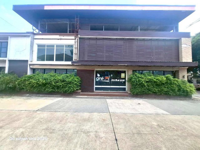 ขายบ้านเดี่ยวปทุมธานี โครงการ ภัสสร 12/1     ซอย ภายในโครงการ ถนน เลียบคลองสาม ตำบล คลองสาม อำเภอ คลองหลวง จังหวัด ปทุมธานี  ราคาโปรโมชั่น   6,574,000    บาท    ลดจาก  8,600,000  บาท ราคาโปรโมชั่นตั้งแต่วันที่ 1 กรกฎาคม 2569 – 30 กันยายน 2569  รายละเอียดทรัพย์ -  เนื้อที่ 103.20 ตร.ว.   พื้นที่ใช้สอย 197.00 ตร.ม. -  3 ห้องนอน 2 ห้องน้ำ  -  1 ที่จอดรถ  -  บ้านหันไปทางทิศ ตะวันออก  พิกัดทรัพย์ :  https://maps.app.goo.gl/UKUgGzfBuhvuX3z78  สถานที่ใก