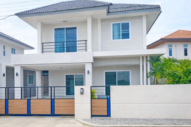 ใกล้ซีเจมอร์ หนองขามชากค้อ 400 ม.พื้นที่ 54 ตร.วา ศรีราชา หนองยายบู่ ชากค้อ-หนองขาม  บ้านเดี่ยว 3นอน 3น้ำ พื้นที่ใช้สอย 170 ตร.ม. สภาพดี เหมาะสำหรับอยู่อาศัย ทำเลสะดวก ใกล้รร.วันเดอร์เยียร์ส มอนเตสซอรี่ 600 ม.ถนนอัสสัมชัญ-หนองยายบู่ และมอเตอร์เวย์ ด่านหนองขาม เชื่อมต่อปิ่นทอง แหลมฉบัง และกรุงเทพฯ ได้สะดวก 23,864 บาท /เดือนSiRacha NongYaiBu ChakKho NongKham  detached house with 3 bed and 3 bath. Located 400 m. from CJ More and 600 m. from Wonder Years Montessori Scho