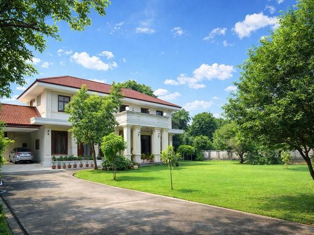 ขายบ้านเดี่ยว 587 ตรว. ถนนเมน ในสนามกอล์ หมู่บ้าน นวธานี ถนนเสรีไทย 59 Navatanee Residence เกษตร นวมินทร์ ใจกลางธรรมชาติ ร่มรื่น*** ราคาขาย 76,000,000 บาท ( 130,000 บาท/ตรว) ค่าใช้จ่ายในการโอนคนละครึ่งติดต่อ คุณช่อผกา โทร 0616198565 LINE 0616198565สำรอง LINE 0812523279 ส่งลิ้งก์ไว้ได้เลยรหัส# T26-201บ้านเดี่ยว หมู่บ้านนวธานี ถนนเสรีไทย 59 เกษตร-นวมินทร์ พร้อมสนามกอล์ฟในโครงการท่ามกลางสิ่งแวดล้อม ร่มรื่น บรรยากาศดี ใกล้�