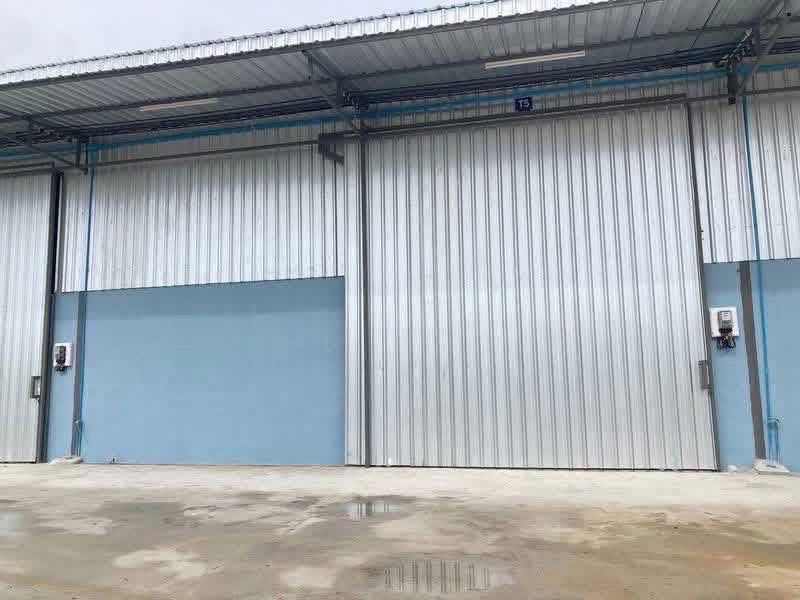 ที่อยู่ จังหวัดสมุทรสาคร (บางน้ำจืด) ตรงข้างซอยพันท้าย  &nbsp;  พื้นที่ใช้สอย 100 -1000 ตารางเมตร   1 ชั้น ออฟฟิศ1&nbsp; ห้องน้ำ1   ที่จอดรถ 4 คัน ถนนกว้าง 10 เมตร  ไฟหม้อแปลง 30 / 100  &nbsp;  สถานที่ใกล้เคียง&nbsp; ตลาด   ปล่อยเช่า&nbsp; 10,000-100,000 บาท  &nbsp;  สนใจติดต่อ คุณปริม  โทร. 0949839666   ไลน์ 0949839666  