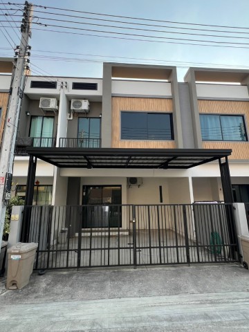 AOM 3147S Gate Town ราชพฤกษ์ - ติวานนท์ | ทาวน์โฮม 2 ชั้น ฟังก์ชันครบ ทำเลดี เชื่อมต่อทุกการเดินทางเปิดมิติใหม่ของการอยู่อาศัยที่ลงตัว ทาวน์โฮมดีไซน์โมเดิร์น โดดเด่นด้วยพื้นที่ใช้สอยกว้างขวาง เทียบเท่าบ้านเดี่ยว ตอบโจทย์ทุกไลฟ์สไตล์ของครอบครัวยุคใหม่ บนทำเลศักยภาพ ราชพฤกษ์ - ติวานนท์จุดเด่นและรายละเอียดตัวบ้านพื้นที่ดิน: 20.20 ตารางวา | พื้นที่ใช้สอย: 128.00 ตารางเมตรฟังก