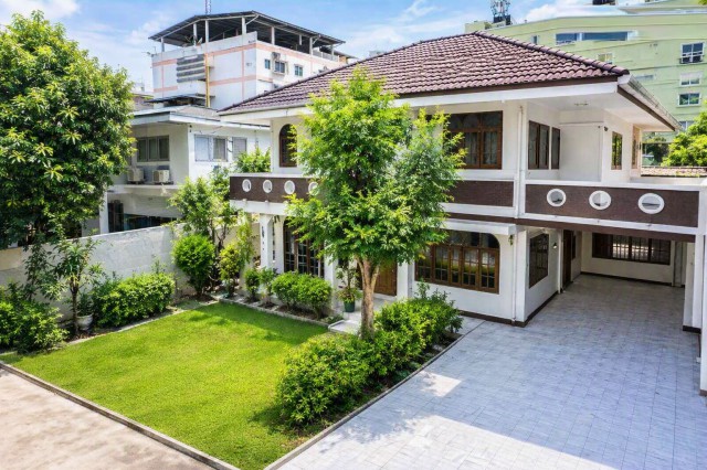 MRT รัชดาภิเษก 800 ม. บ้านเดี่ยว 2 ชั้นฟังก์ชั่น 3 นอน 2 น้ำ วิภาวดีรังสิต 14-19  60ตร.ว. 240ตร.ม. 37,999 B-M. บรรยากาศเงียบสงบ เป็นส่วนตัว พร้อมเฟอร์ฯ เครื่องใช้ไฟฟ้าครบ เหมาะสำหรับพักอาศัย เดินทางสะดวก ทำเลวิภาวดีรังสิต 14-19 ใกล้รร.นานาชาติออร์บ 2 กม. ตลาด ร้านสะดวกซื้อ ศูนย์การค้า โรงพยาบาล และรถไฟฟ้า MRTVibhavadi Rangsit 14-19 MRT Ratchadaphisek 800m. 2-story detached house Orb International Sch. 2km. Features 3 bed 2 bath Land size: 60 sq.wa.240 sq.m. of usable area. Fully furnished with appliances offering a quiet private atm