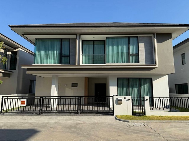 บ้านเดี่ยวให้เช่า Avain Bangna | บ้านเช่าบางนา ทำเลใกล้ Mega Bangna และ ICSบ้านเดี่ยวขนาดใหญ่ 262 ตร.ม. ฟังก์ชันครบ เหมาะสำหรับครอบครัวที่กำลังมองหา บ้านเช่าบางนา บ้านเดี่ยวให้เช่าใกล้ Mega Bangna และบ้านเช่าใกล้โรงเรียนนานาชาติค่าเช่า 98,000 บาท/เดือนทำเล: Avain Bangna4 ห้องนอน5 ห้องน้ำห้องทำงานห้องแม่บ้านแยกเป็นสัดส่วนความสูงฝ้า 2.9 เมตรMaster Bedroom พร้อม Walk-in Closet ขนาดใหญ่ครัวปิด รองรับทั้ง Western และ Asian KitchenOut