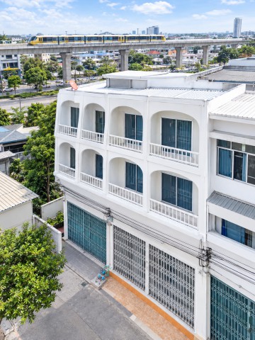 ใกล้ MRTบางกะปิ 599ม.  ลาดพร้าว 103-113 ให้เช่าออฟฟิศและตึกแถว 4 ชั้น รพ.เวชธานี 19,999 บาทต่อเดือน  3-4นอน 3น้ำ18 ตร.ว. 280 ตร.ม. ทำเลเด่น เหมาะสำนักงาน คลินิก ร้านค้า ธุรกิจบริการ หรือพักอาศัยNear MRT Bang Kapi 599m. For Rent 4 Storey Office and Shophouse Vejthani Hospital 200 m. Lat Phrao 103-113 3-4Beds 3Baths  18 Sq.Wah 280 Sq.M. Excellent Location for Office Clinic Retail Business or Residenceถนนลาดพร้าว 103-113 แขวงคลองจั่น เขตบางกะปิ กรุงเทพมหานครขนาด 18 ตร.ว. 280 ตร.ม.Size 18 Sq.Wah 280 Sq.M.เปิดซิง อาคาร 4 ชั้น ทำเลศักยภาพย่านลาดพ